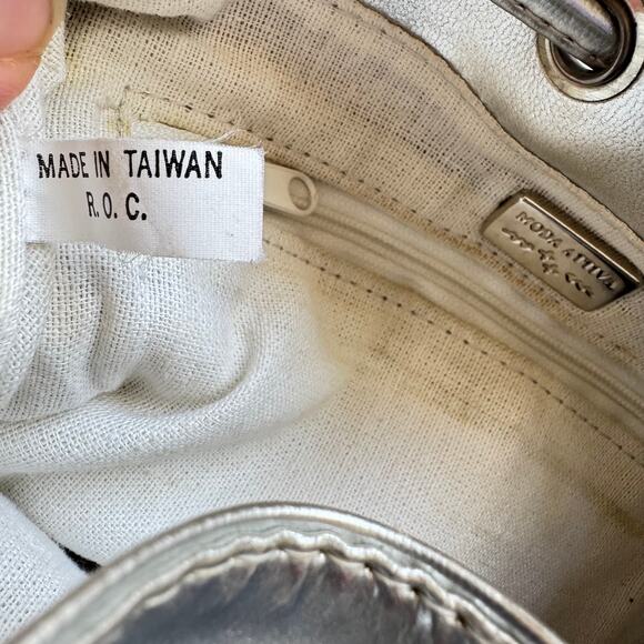 Moda Attiva Metallic Silver Hobo Drawstring Crossbody Bag Purse - Picture 9 of 10